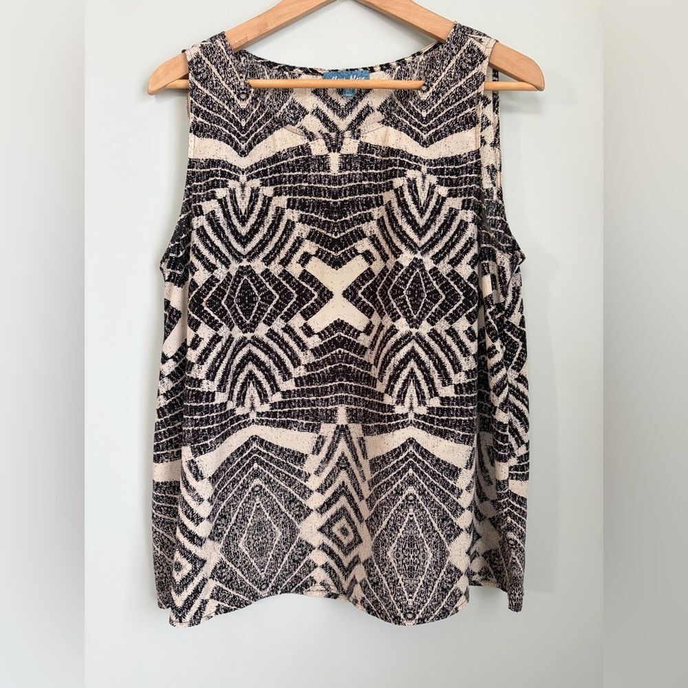 Fleur Bleue Geometric Sleeveless Top in Black and Cream, Size Large